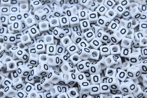 Alphabet Cube - 6mm - O - White / Black