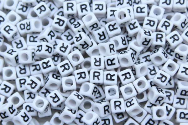 Alphabet Cube - 6mm - R - White / Black