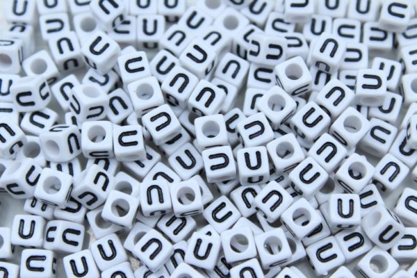 Alphabet Cube - 6mm - U - White / Black