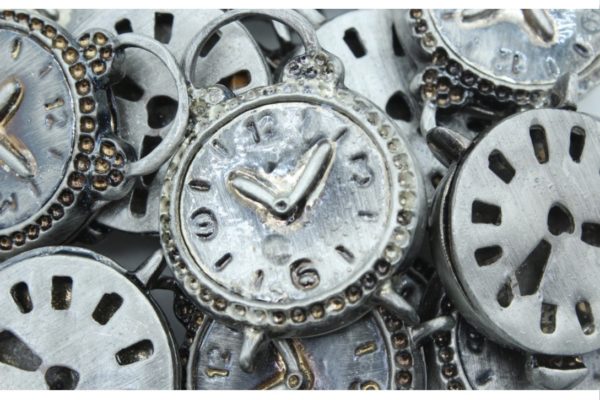 Clock - 40 x 30mm - Antique Silver