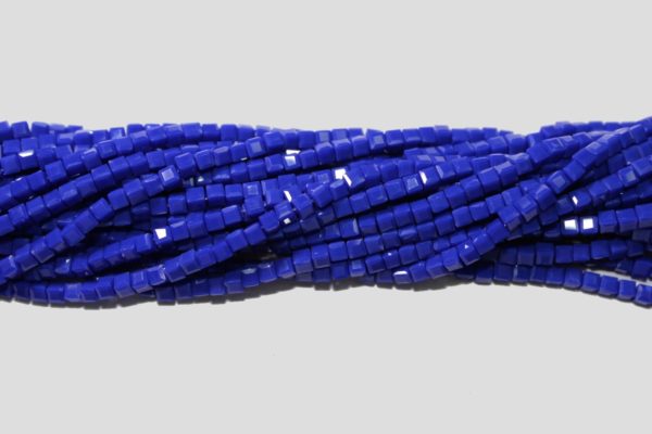 Cube - 3mm - Blue - 48cm Strand