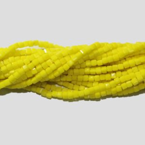 Cube - 3mm - Yellow - 48cm Strand