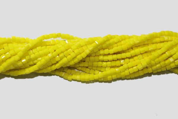 Cube - 3mm - Yellow - 48cm Strand