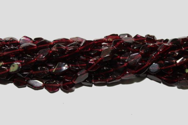 Garnet - 6mm Flat Diamond - 40cm Strand