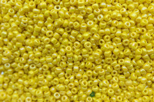 8/0 - Yellow Opaque Pearl AB - Price per gram