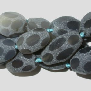 Agate - 30mm Oval - Cut / Polish - Slate - 43cm Strand