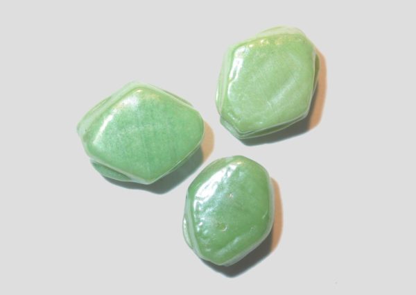 Flat Diamond Shape - 10mm - Green Luster