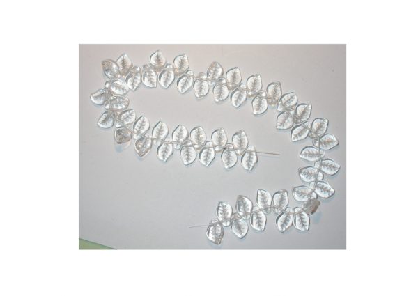 Leaf - 15 x 10mm - Clear - 34cm Strand