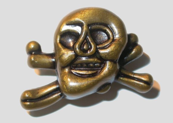 Skull / Bones - 34 x 25mm - Antique Gold